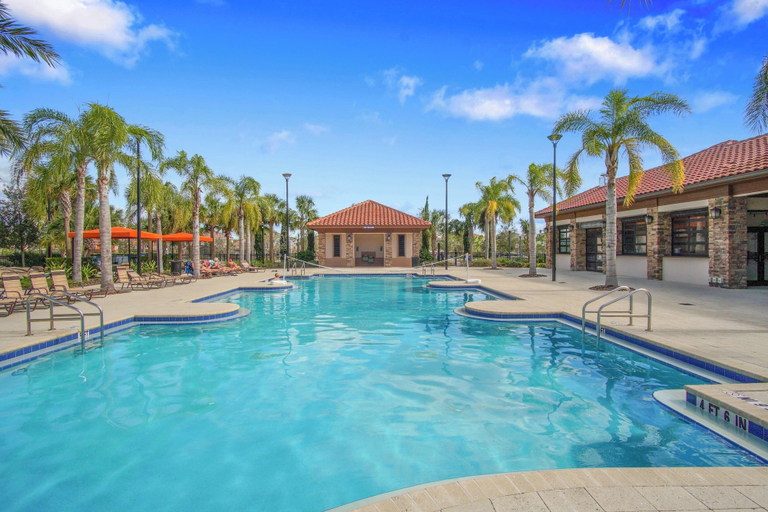 Outdoor pool, Hogwarts Hideaway - Resort, Spa & Game Room - Pets, Polk