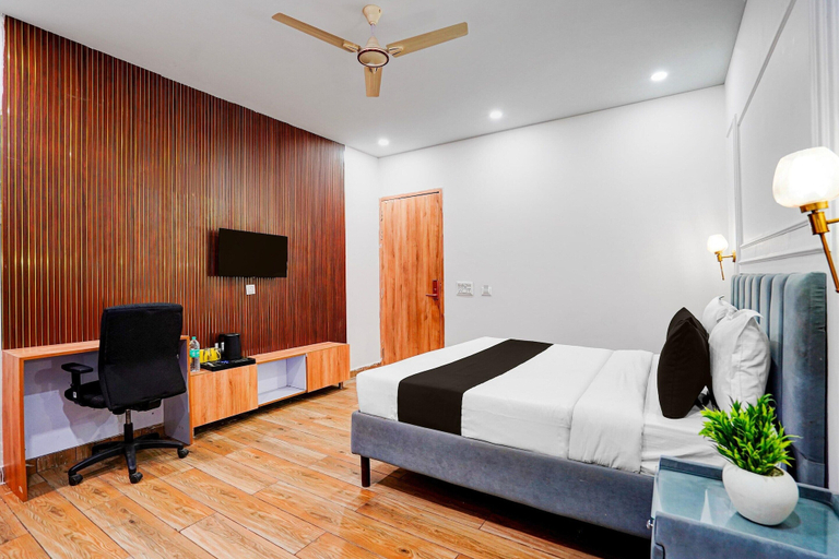 Room 5, Townhouse Oak Sector 18 Metro Station, Gautam Buddha Nagar