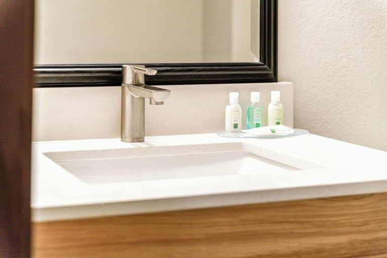 Bathroom, Baymont by Wyndham Chandler I-10, Maricopa