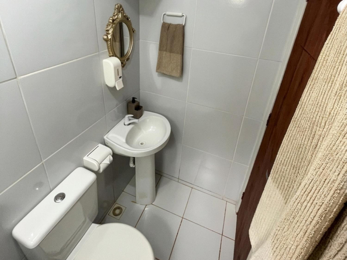Bathroom 2, Casa do Anjo, Fernando de Noronha