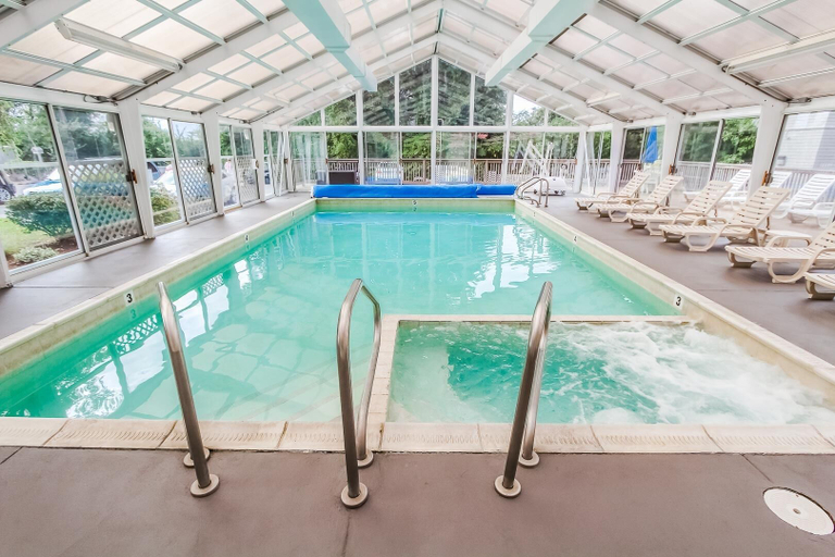 Sport & Beauty 5, Oceancliff Resort I & II, Newport