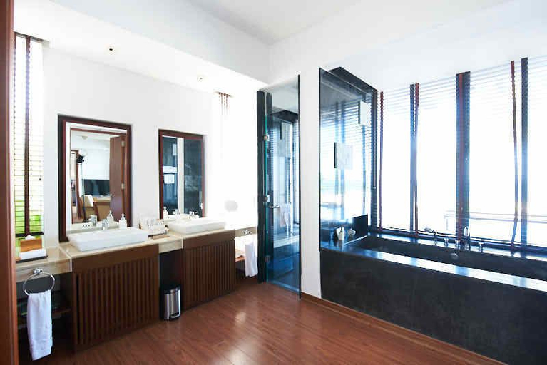 Bathroom 3, Sunrise Premium Resort Hoi An, Da Nang
