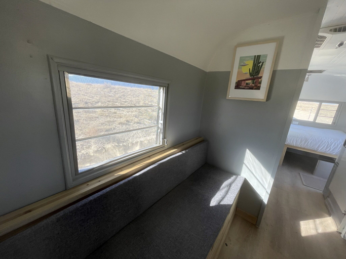 Bathroom, Desert Reef Hot Springs, Fremont