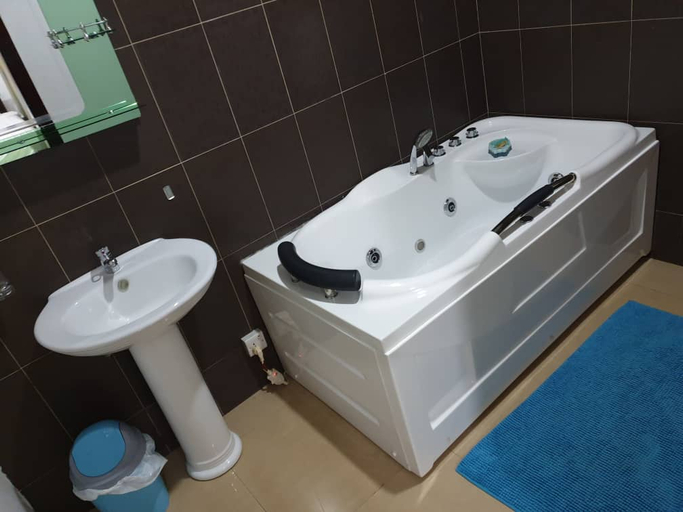 Bathroom 3, Accra Luxury Apartments @ Trassaco, Tema