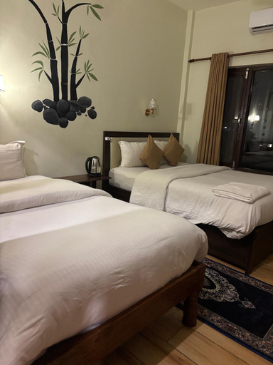 Bedroom 2, Hotel Sauraha Village, Narayani