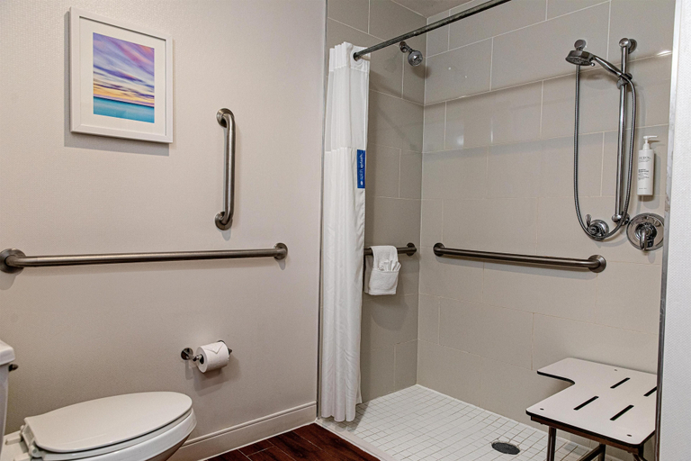 Bathroom 5, Hampton Inn Charleston - Daniel Island, Berkeley