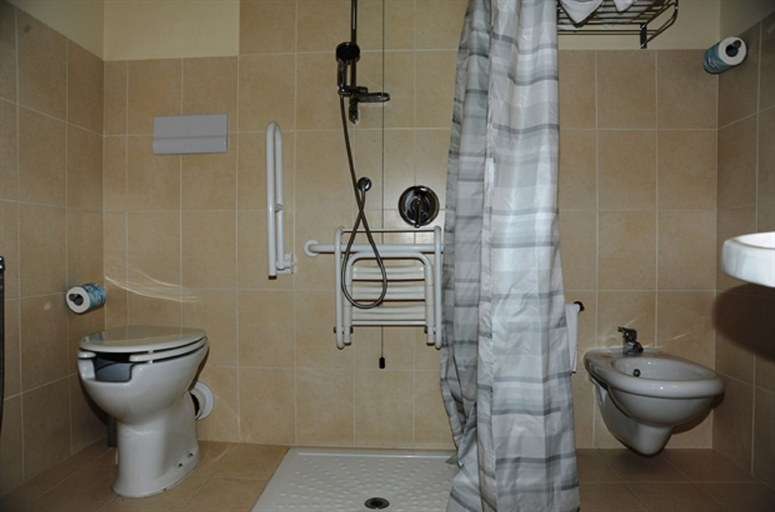 Bathroom 3, Viola Palace Hotel, Messina