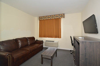 Others 5, Bogart Hotel, New York