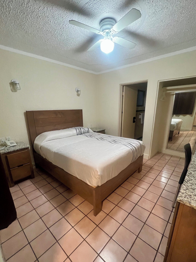 Others 3, Hotel León, Tijuana