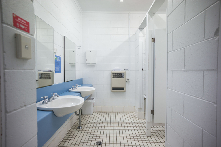Bathroom, YHA Thredbo, Snowy River