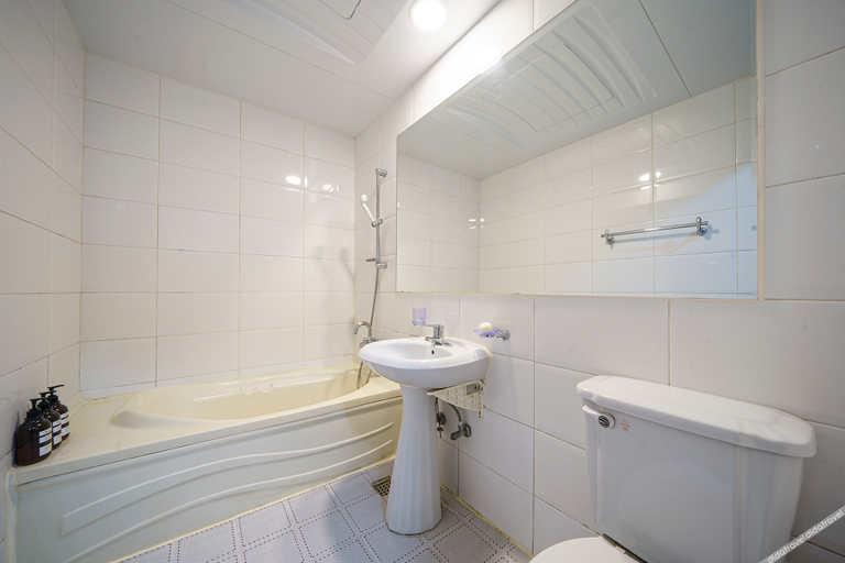 Bathroom, Yeongdeok E (e motel), Yeongdeok