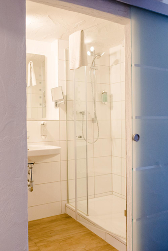 Bathroom 3, Die Bruckmuhle, Miesbach