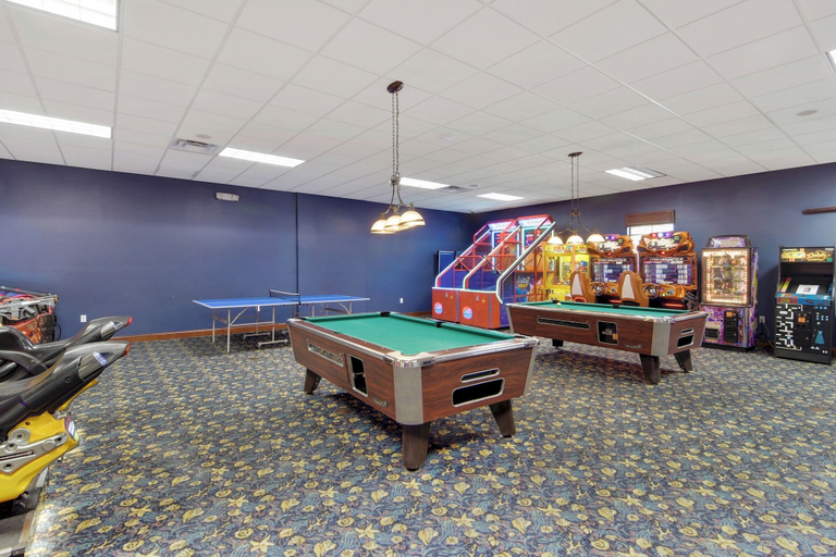 Interior 2, Theatre & Games - Luxe Resort +10 Min Disney +pets, Osceola
