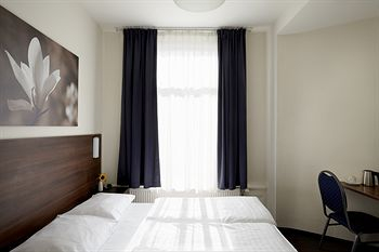 Others 4, Hotel d'Amsterdam, Amsterdam
