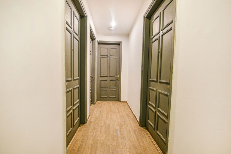 Public Area 2, FabHotel Comfort Residency I - Nr. Artemis Hospital Gurgaon, Gurgaon