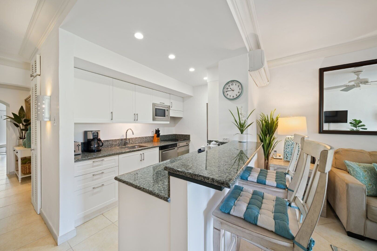 Private kitchen, Glitter Bay Estate 314 1 Bedroom Apts