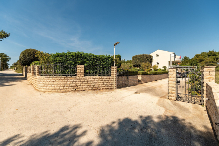 Exterior & Views 2, Apartments Pavlak, Vir