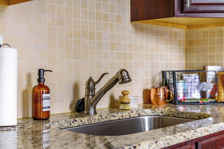 Private kitchen 5, The Parkside by Jungle House – Short North Boutique Suites, Franklin