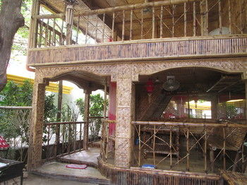 Others 3, Bambooze Hauz, Malay