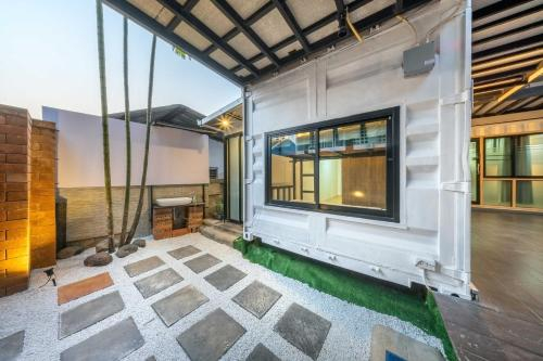 Exterior view 2, SHIN Hostel Changphuak ChiangMai, Muang Chiang Mai
