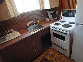 Others 5, Airport Inn Motel & RV Park, Cariboo