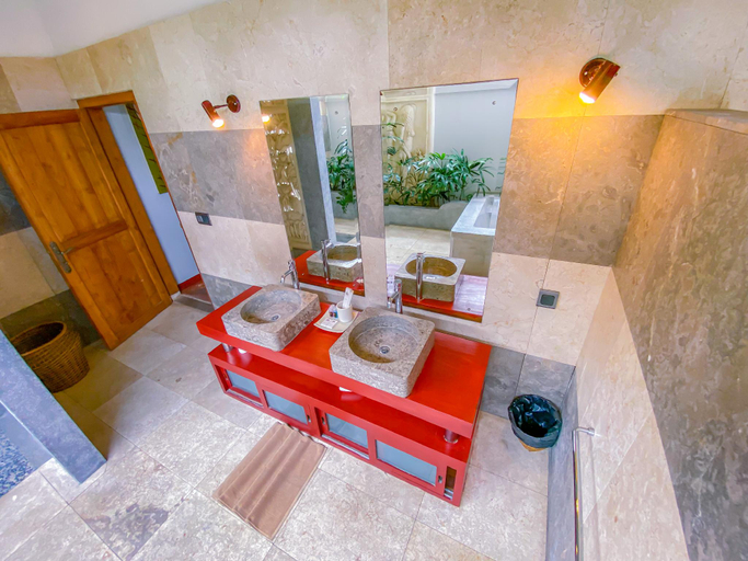 Bathroom 4, 3 Bedroom Villa in Central Seminyak, Badung
