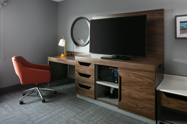 Others 4, Hampton Inn & Suites West Bend, Washington