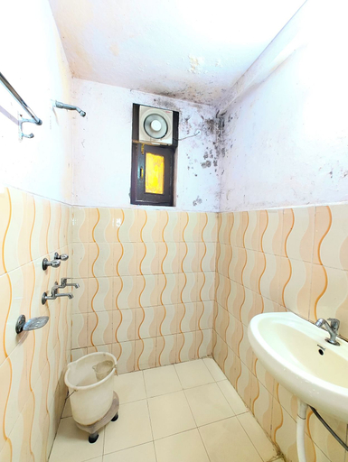 Bathroom, Hotel Chinar Lake View Near Mall Road, Nainital