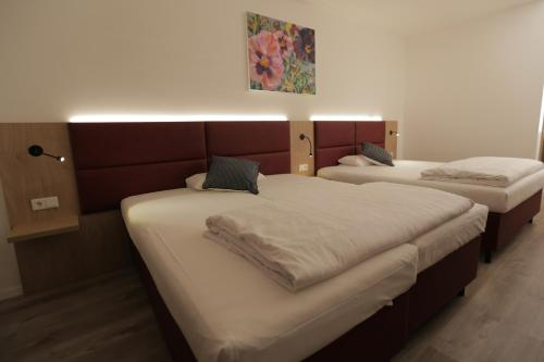 Others 3, Galeria Airport Hotel, Groß-Gerau