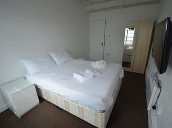 Others 5, Central Comfort Rooms, London