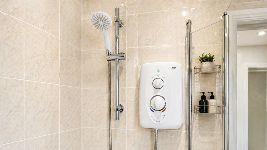 Bathroom 2, Hamlet Cottage, Warwickshire