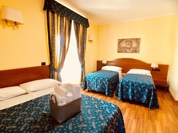Others 2, Saint Peter Inn, Roma