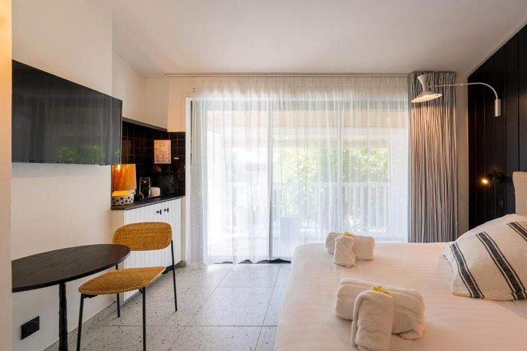 Bedroom 3, Doudou Hotel by Dina Mogarbine, Saint-Paul