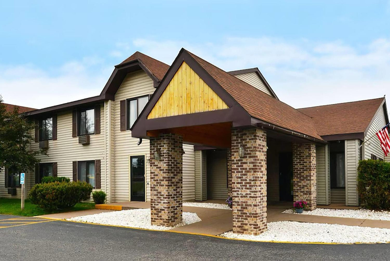 Exterior & Views 5, Travelodge by Wyndham Ishpeming/Marquette, Marquette