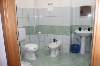 Bathroom 4, Copenaghen House, Sassari