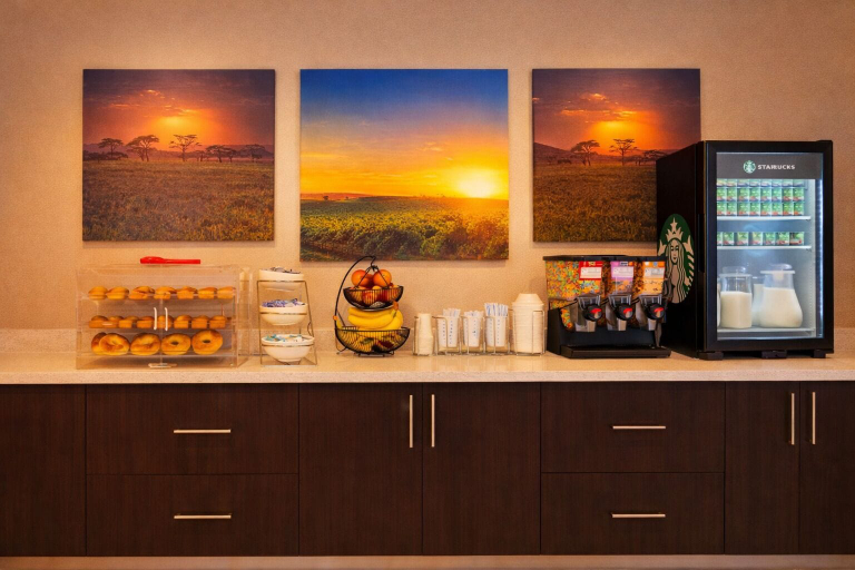 Food & Drinks 5, Days Inn & Suites by Wyndham Tomball/Houston NW, Houston
