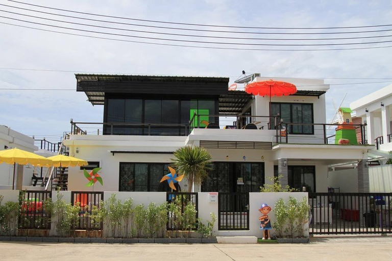Exterior & Views