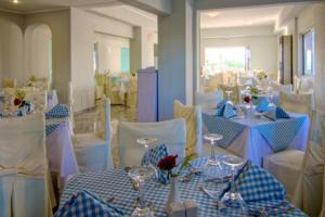 Others 2, Dias by Azul Collection, Crete