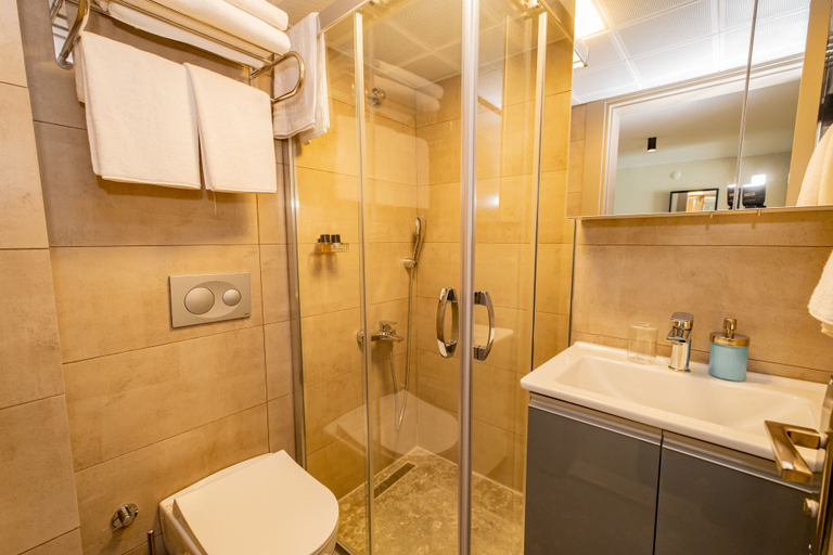 Bathroom 5, BD SUITES, Foça