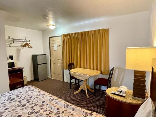 Others 1, Desert Inn, Kern