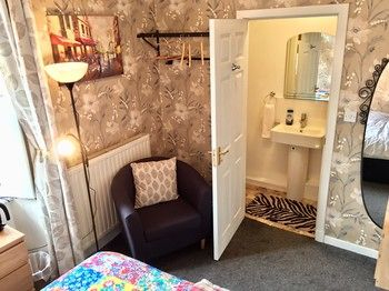 Others 2, 16 Pilrig Guest House, Edinburgh