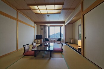 Room 5, Kinoe Onsen Hotel Seifukan, Ōsakikamijima