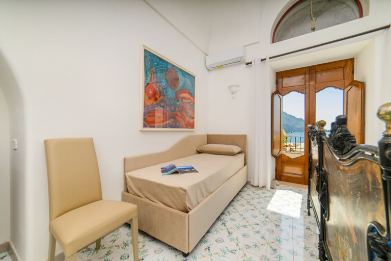 Room 3, Casa Bouganville, Salerno