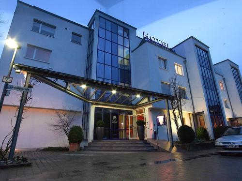Others 3, Hotel am Park, Esslingen