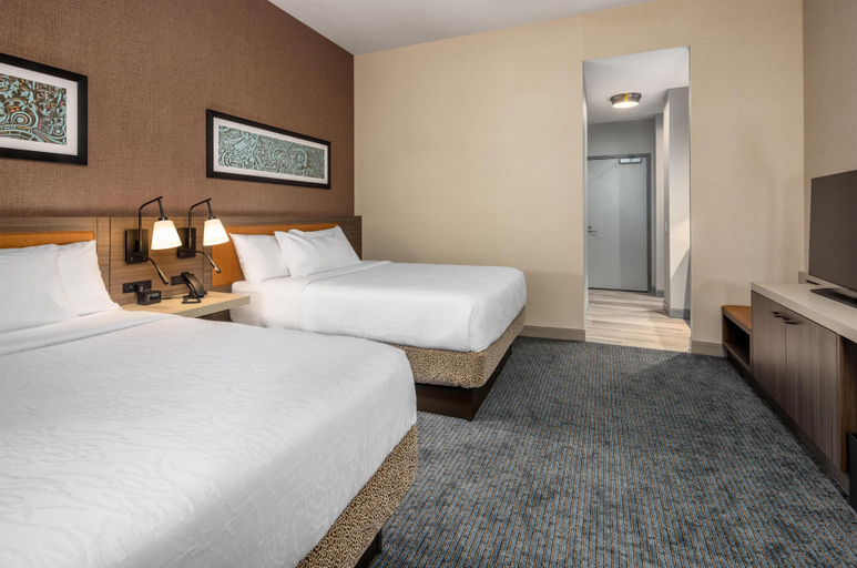 Bedroom 3, Hilton Garden Inn Chicago Central Loop, Cook