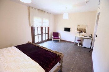Others 5, Espira Otel, Urla