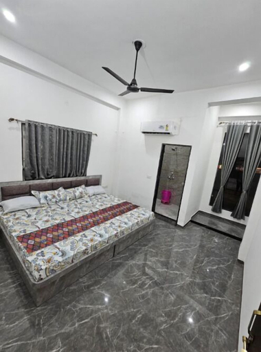 Room 2, Virat palace Khatu Rd, Sikar