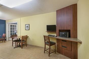 Others 5, Motel 6-Moline, IL, Rock Island
