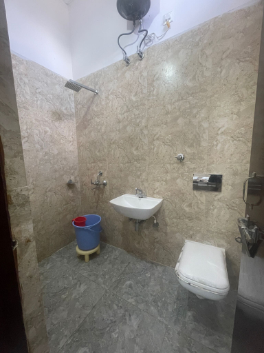 Bathroom 5, Vishram Guest House, Dehradun