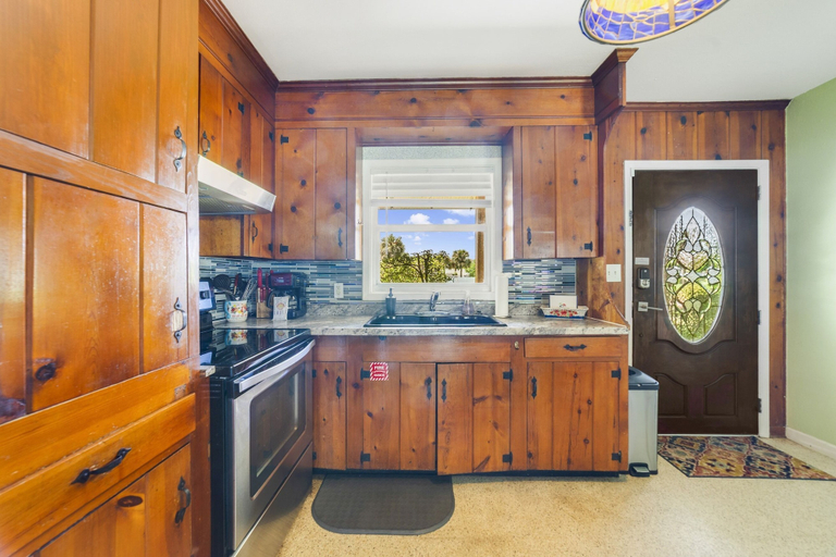 Interior 2, Beach & Resort Access - Pets, Games & Fire Pit, Brevard